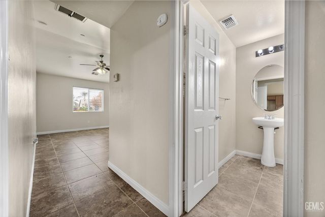 9415 Meadow Falls Drive, Bakersfield, CA 93311