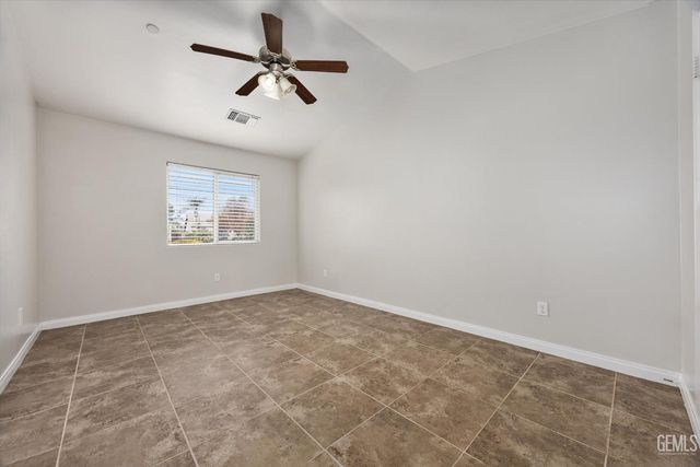 9415 Meadow Falls Drive, Bakersfield, CA 93311