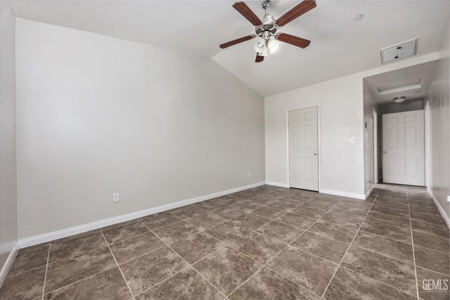 9415 Meadow Falls Drive, Bakersfield, CA 93311