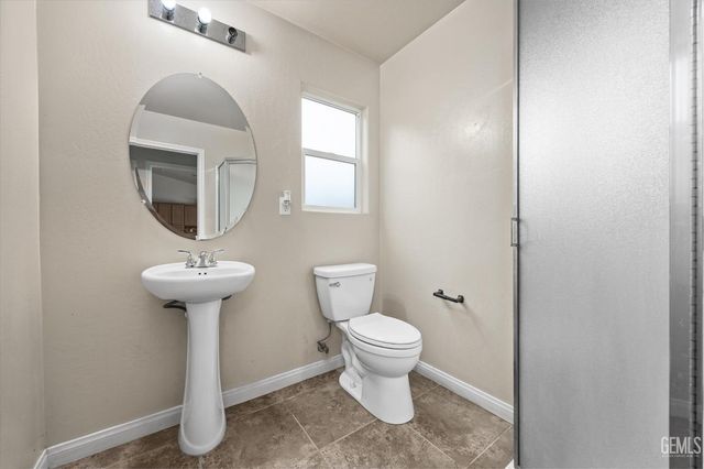 9415 Meadow Falls Drive, Bakersfield, CA 93311