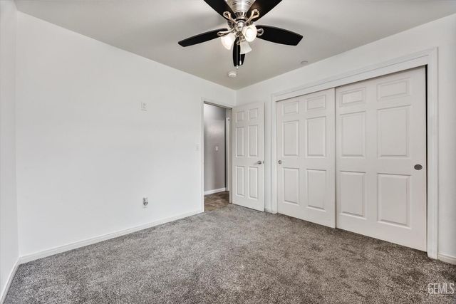 9415 Meadow Falls Drive, Bakersfield, CA 93311