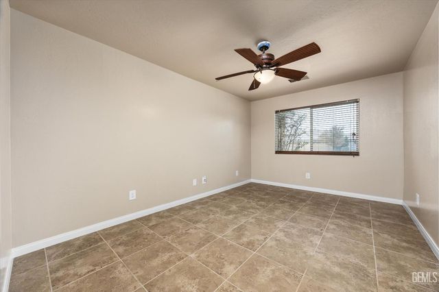 9415 Meadow Falls Drive, Bakersfield, CA 93311