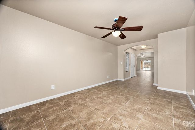 9415 Meadow Falls Drive, Bakersfield, CA 93311