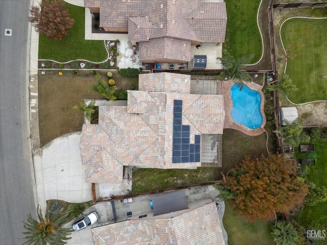 9415 Meadow Falls Drive, Bakersfield, CA 93311