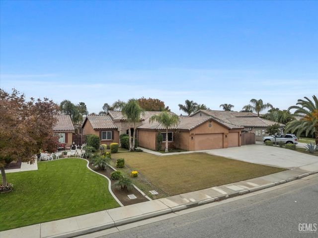 9415 Meadow Falls Drive, Bakersfield, CA 93311