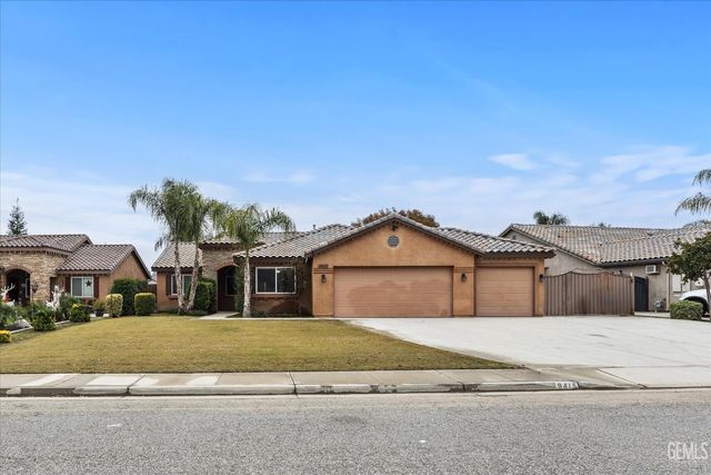 9415 Meadow Falls Drive, Bakersfield, CA 93311