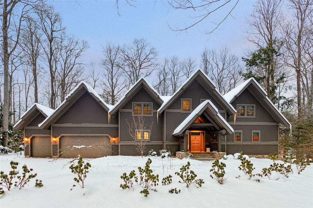 6290 Scenic Woods Circle, Muskegon, MI 49445