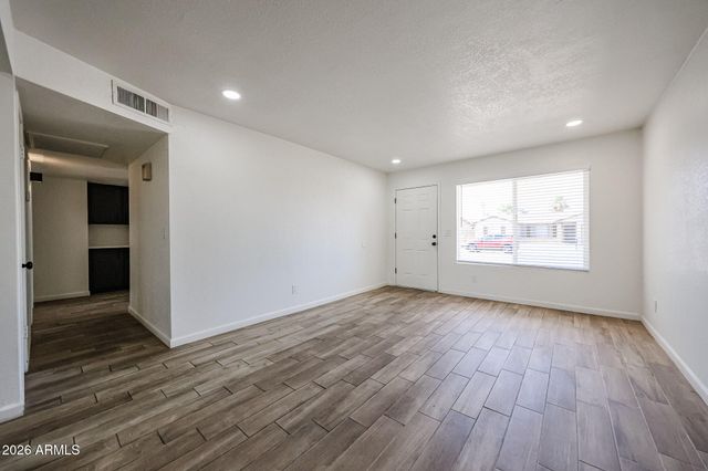 4034 E WINDROSE Drive, Phoenix, AZ 85032