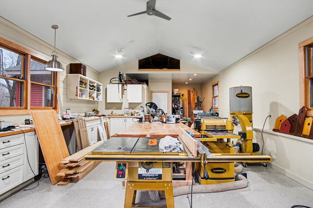 8421 Squires Street NE, Rockford, MI 49341