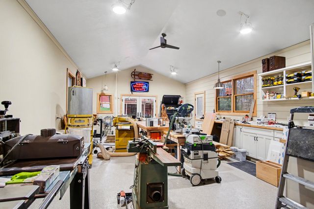 8421 Squires Street NE, Rockford, MI 49341