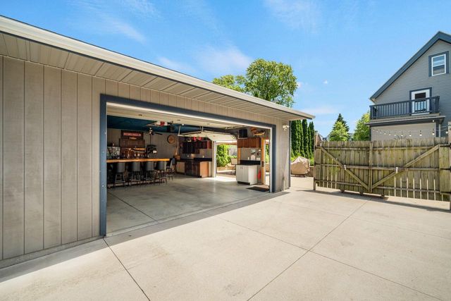 3462 E Cudahy AVENUE, Cudahy, WI 53110