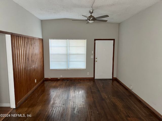 10255 SWARTHMORE Drive, Jacksonville, FL 32218