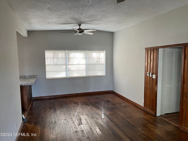 10255 SWARTHMORE Drive, Jacksonville, FL 32218