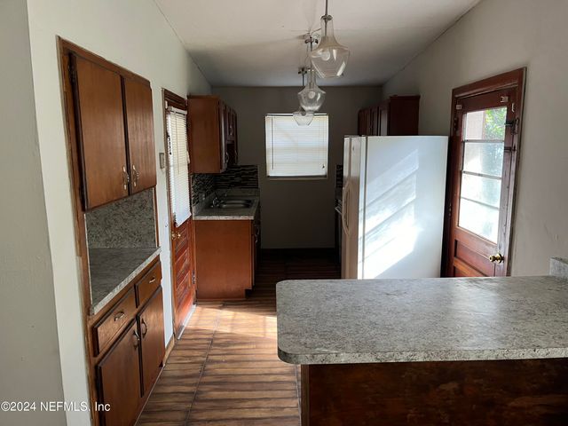 10255 SWARTHMORE Drive, Jacksonville, FL 32218