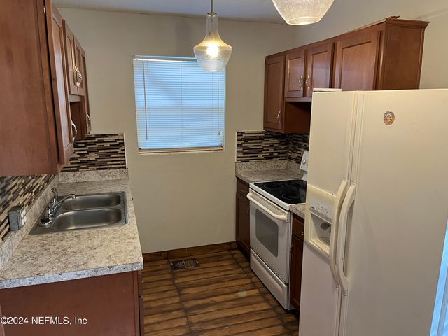 10255 SWARTHMORE Drive, Jacksonville, FL 32218