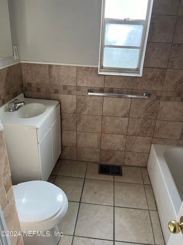 10255 SWARTHMORE Drive, Jacksonville, FL 32218