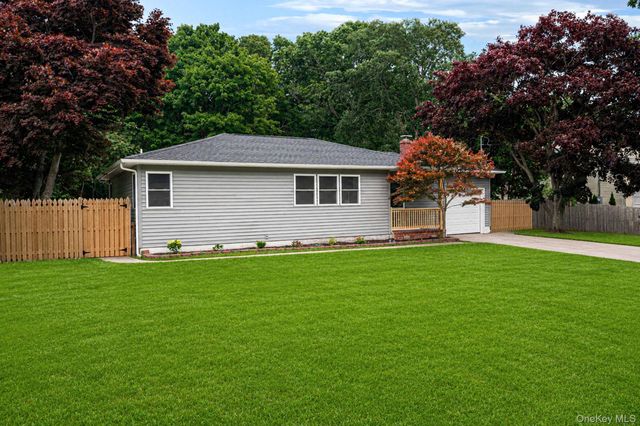 11 Mayfield, Mastic Beach, NY 11951