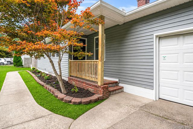 11 Mayfield, Mastic Beach, NY 11951