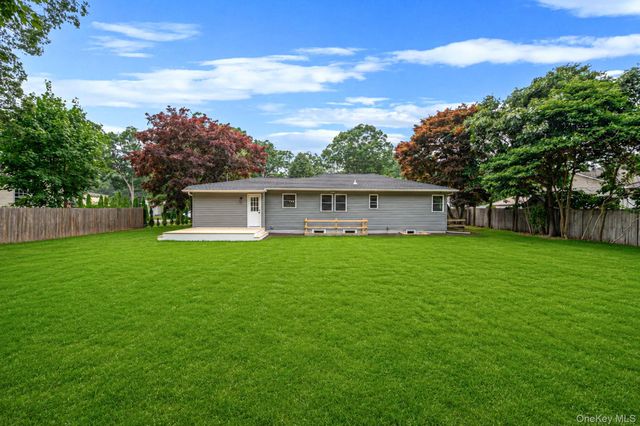 11 Mayfield, Mastic Beach, NY 11951