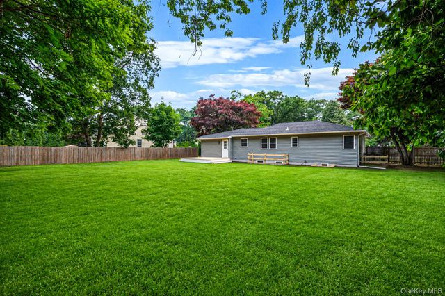 11 Mayfield, Mastic Beach, NY 11951