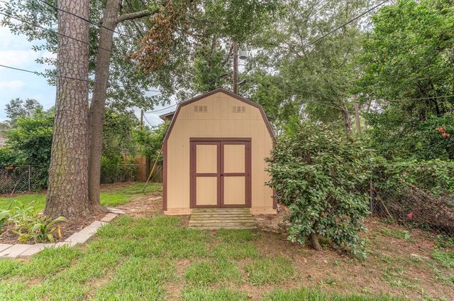 410 Shadywood Circle, Conroe, TX 77304