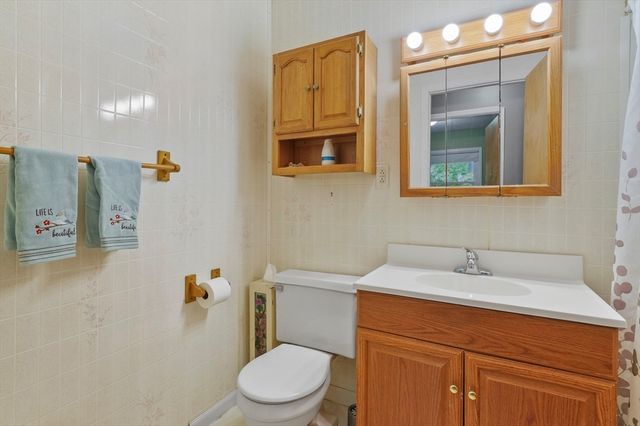 2 Hingham Road, Worcester, MA 01606