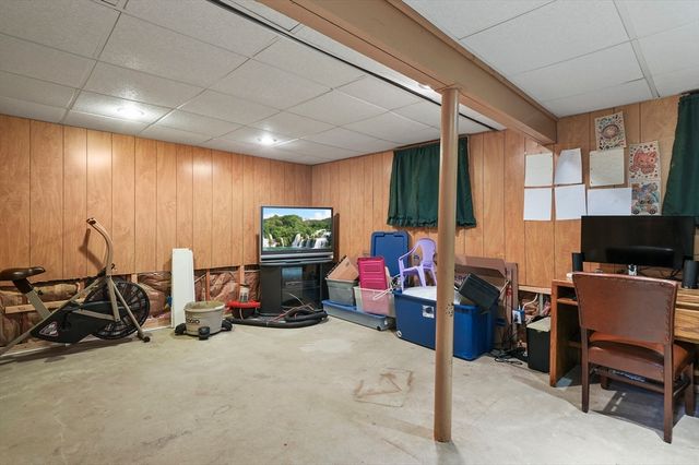 2 Hingham Road, Worcester, MA 01606