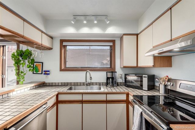 704 N Pearl Street 210, Denver, CO 80203