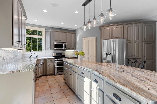 2851 GENTLE HILLS COURT, De Pere, WI 54115