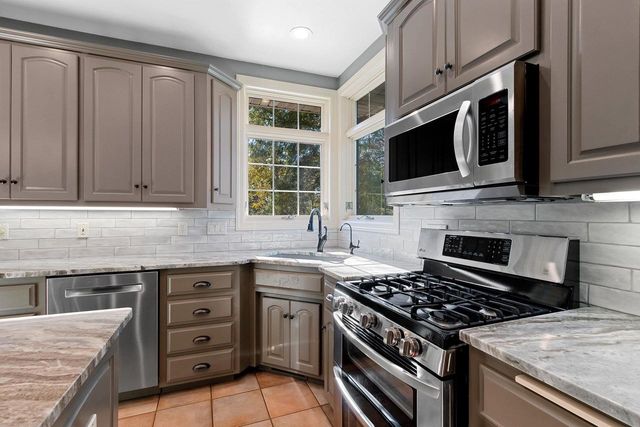 2851 GENTLE HILLS COURT, De Pere, WI 54115