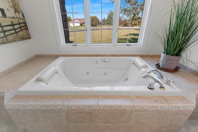 2851 GENTLE HILLS COURT, De Pere, WI 54115