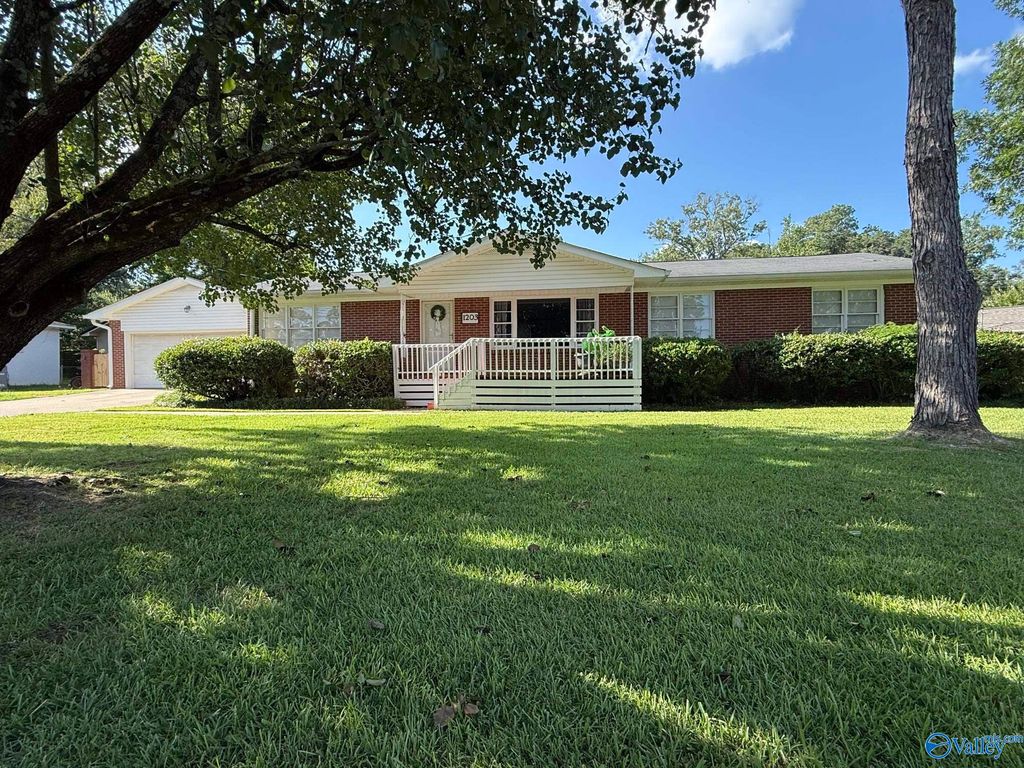 1203 Alcott Road, Gadsden, AL 35901