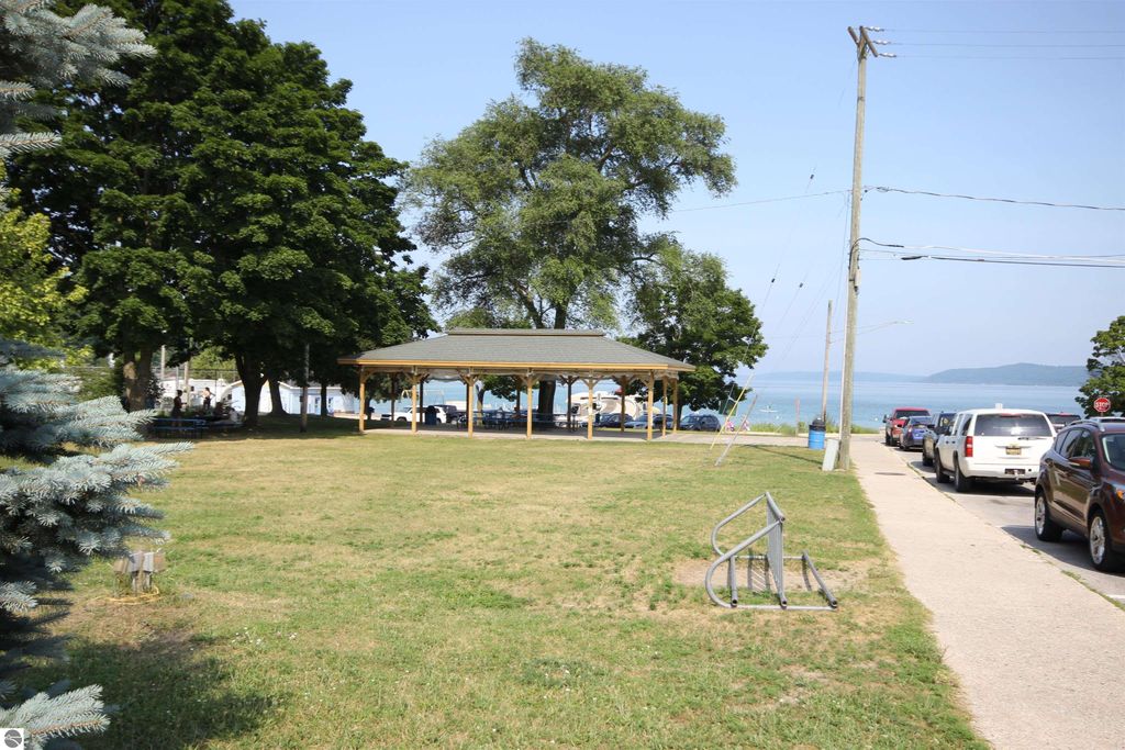 Image 18 of property listing at 0000 Deer Ridge Trail, Beulah, MI 49617