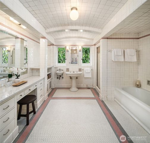 1212 21st Avenue E, Seattle, WA 98112