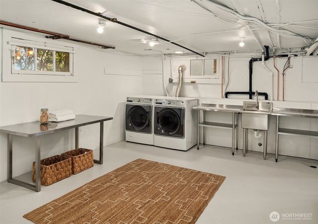 1212 21st Avenue E, Seattle, WA 98112