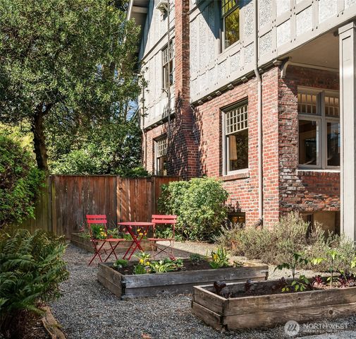 1212 21st Avenue E, Seattle, WA 98112