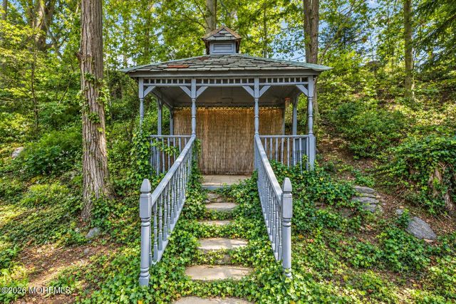 10C Edgemere Drive, Matawan, NJ 07747