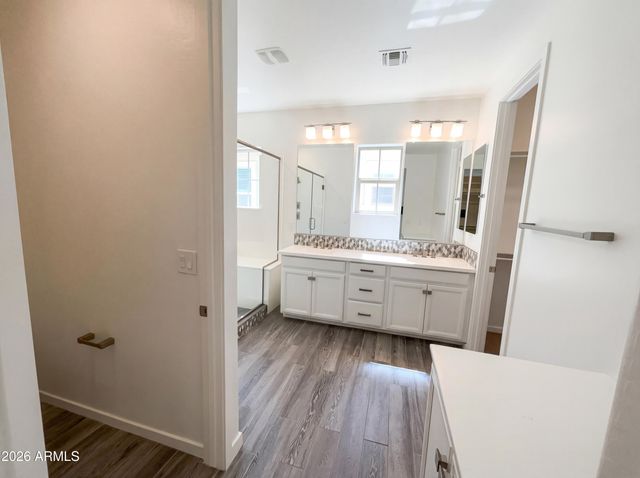 1952 S FOLLETT Way, Gilbert, AZ 85295