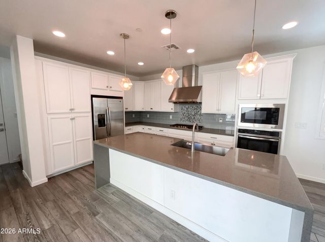 1952 S FOLLETT Way, Gilbert, AZ 85295