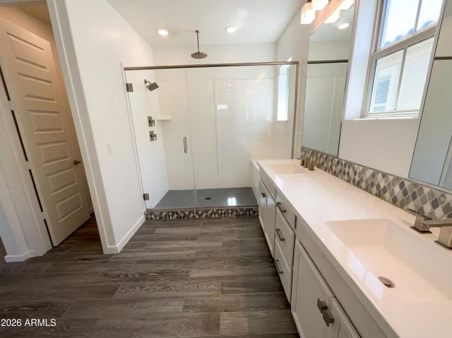 1952 S FOLLETT Way, Gilbert, AZ 85295