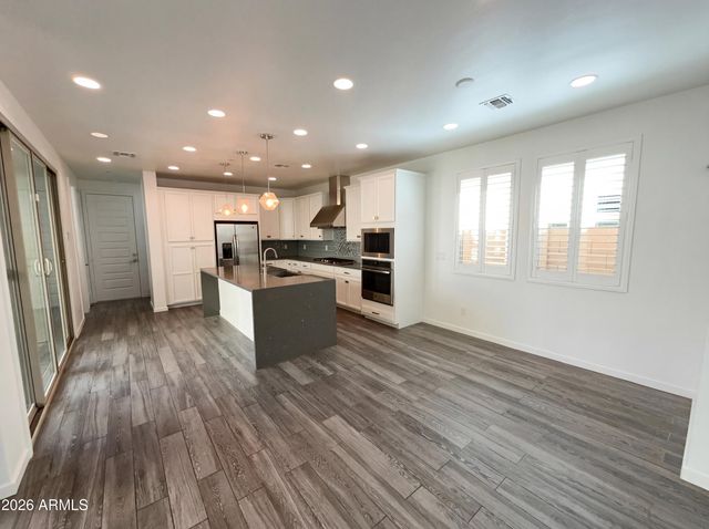 1952 S FOLLETT Way, Gilbert, AZ 85295