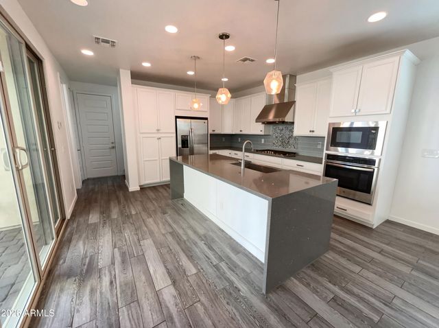 1952 S FOLLETT Way, Gilbert, AZ 85295