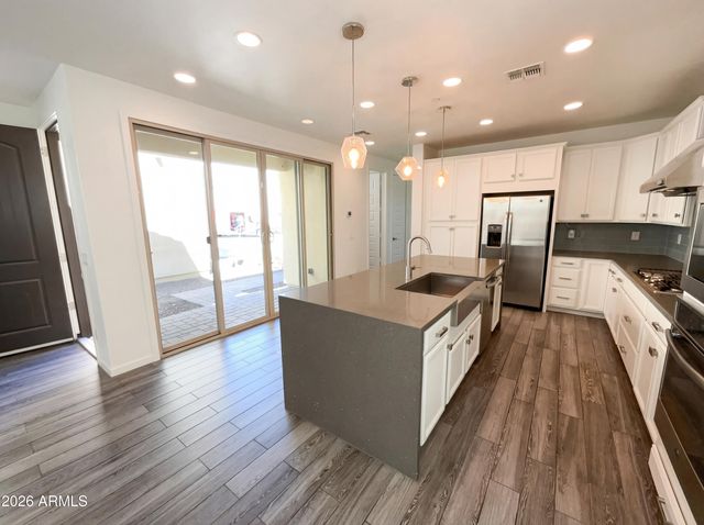 1952 S FOLLETT Way, Gilbert, AZ 85295