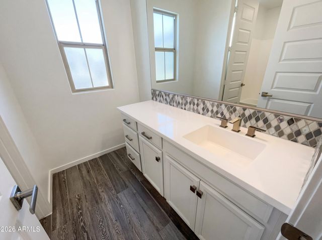 1952 S FOLLETT Way, Gilbert, AZ 85295