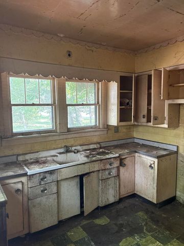 1914 Greenwood Avenue, Michigan City, IN 46360