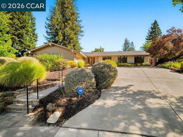 8 Dunsmoor Ct, Danville, CA 94526