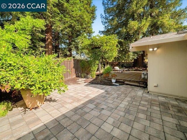 8 Dunsmoor Ct, Danville, CA 94526