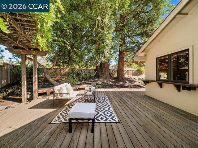 8 Dunsmoor Ct, Danville, CA 94526