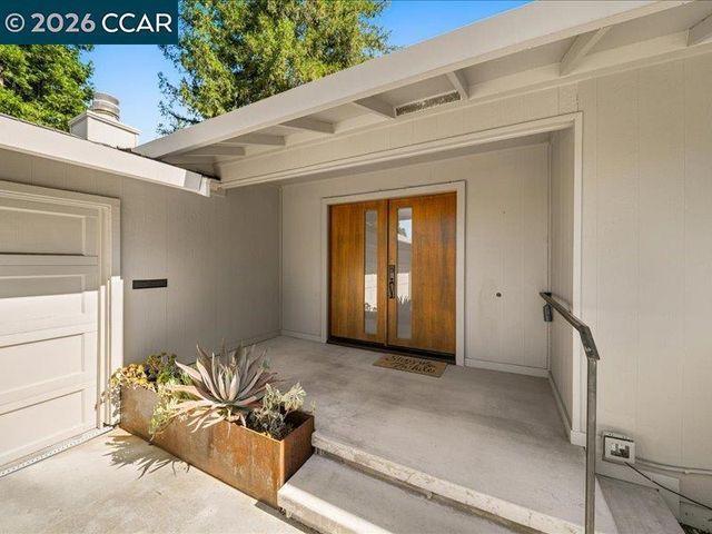 8 Dunsmoor Ct, Danville, CA 94526