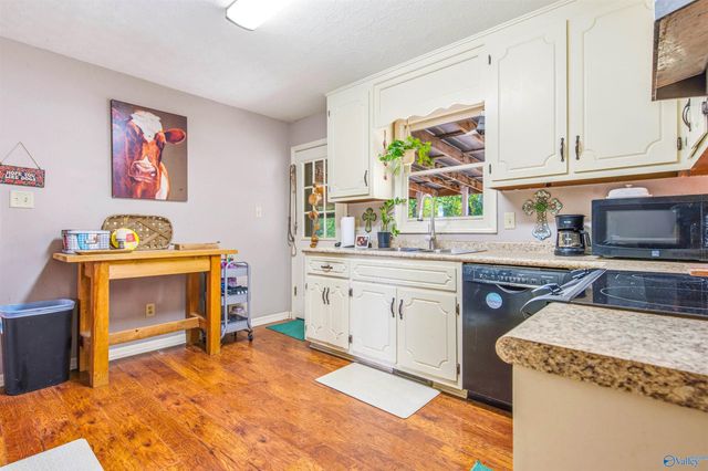 13805 Carter Road, Athens, AL 35611